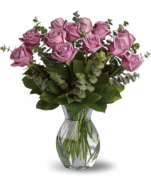 Bouquet of pink roses in a clear vase